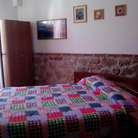 茅舍住宿加早餐旅馆 SantʼAlessio Siculo