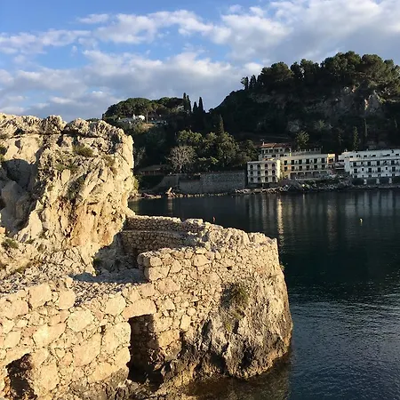茅舍住宿加早餐旅馆 SantʼAlessio Siculo